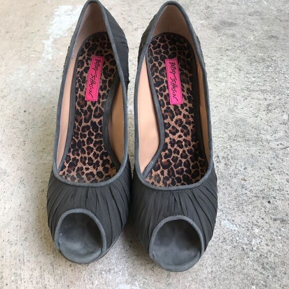 Betsey Johnson  - Picture 2 of 4